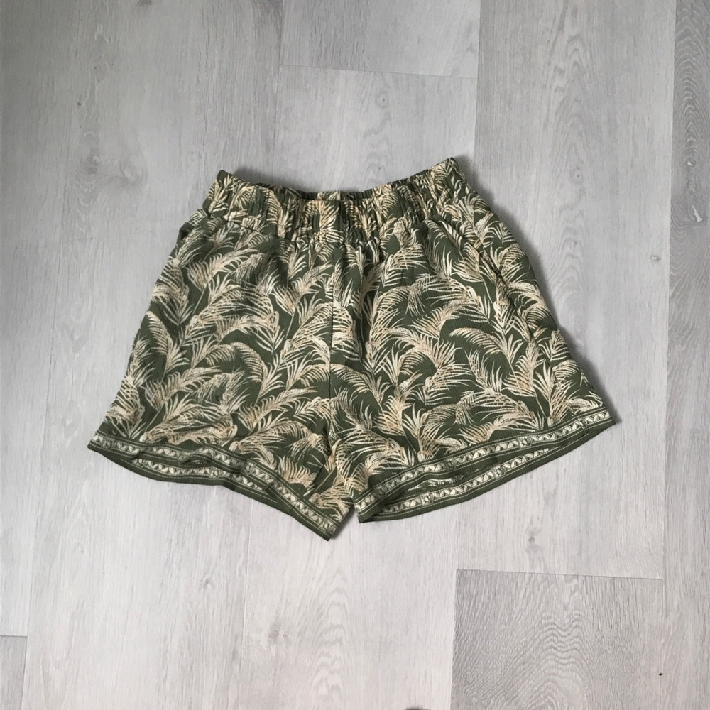 MAX STUIDO SHORTS HIGH RISE POCKETS OLIVE GREEN ALL OVER PALM PRINT WOMENS SMALL